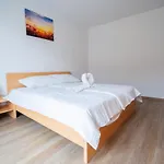 Pj & Wellness - Hot Tub & Sauna - Free Parking Aparthotel 4*