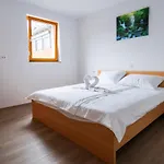 Aparthotel Pj & Wellness - Hot Tub & Sauna - Free Parking