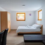 Pj & Wellness - Hot Tub & Sauna - Free Parking Aparthotel Cerklje na Gorenjskem