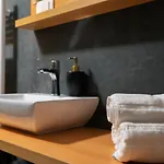 Aparthotel Pj & Wellness - Hot Tub & Sauna - Free Parking 4*