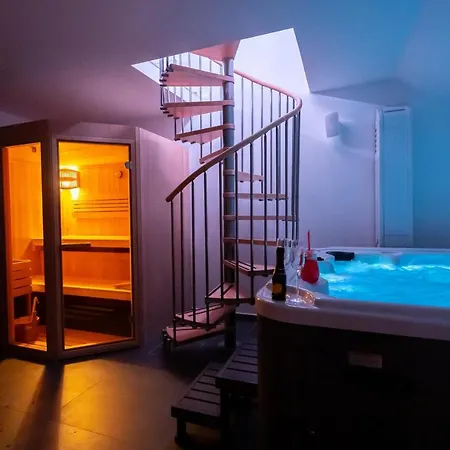Апарт-отель Pj & Wellness - Hot Tub & Sauna - Free Parking Церклье-на-Гореньскем