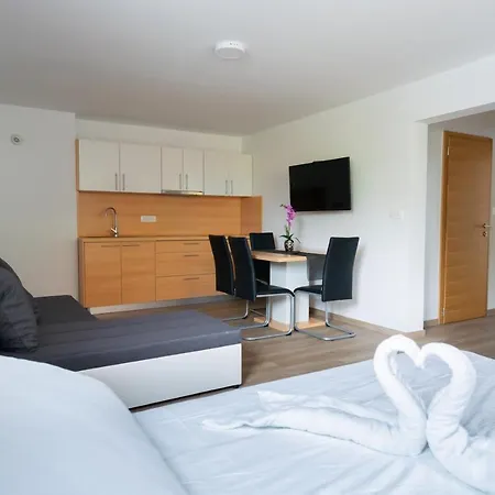 Pj & Wellness - Hot Tub & Sauna - Free Parking Aparthotel