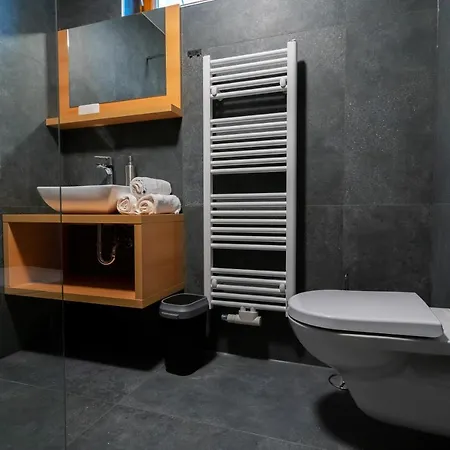 Pj & Wellness - Hot Tub & Sauna - Free Parking Апарт-отель