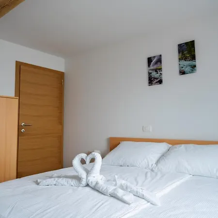 Апарт-отель Pj & Wellness - Hot Tub & Sauna - Free Parking Церклье-на-Гореньскем