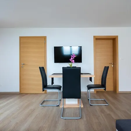 Pj & Wellness - Hot Tub & Sauna - Free Parking Апарт-отель 4*